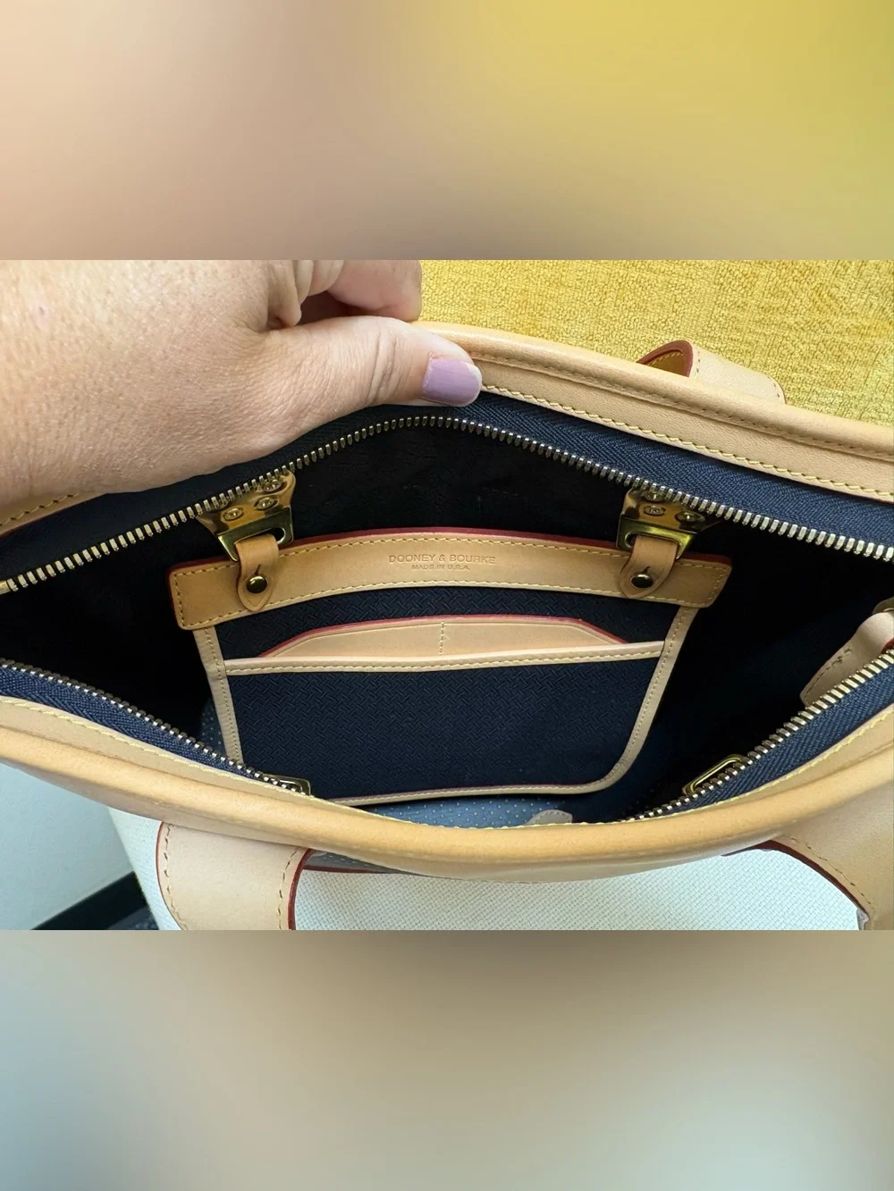 Vintage Y2K, Dooney, and Bourke shoulder bag.LIKE NEW CONDITION!